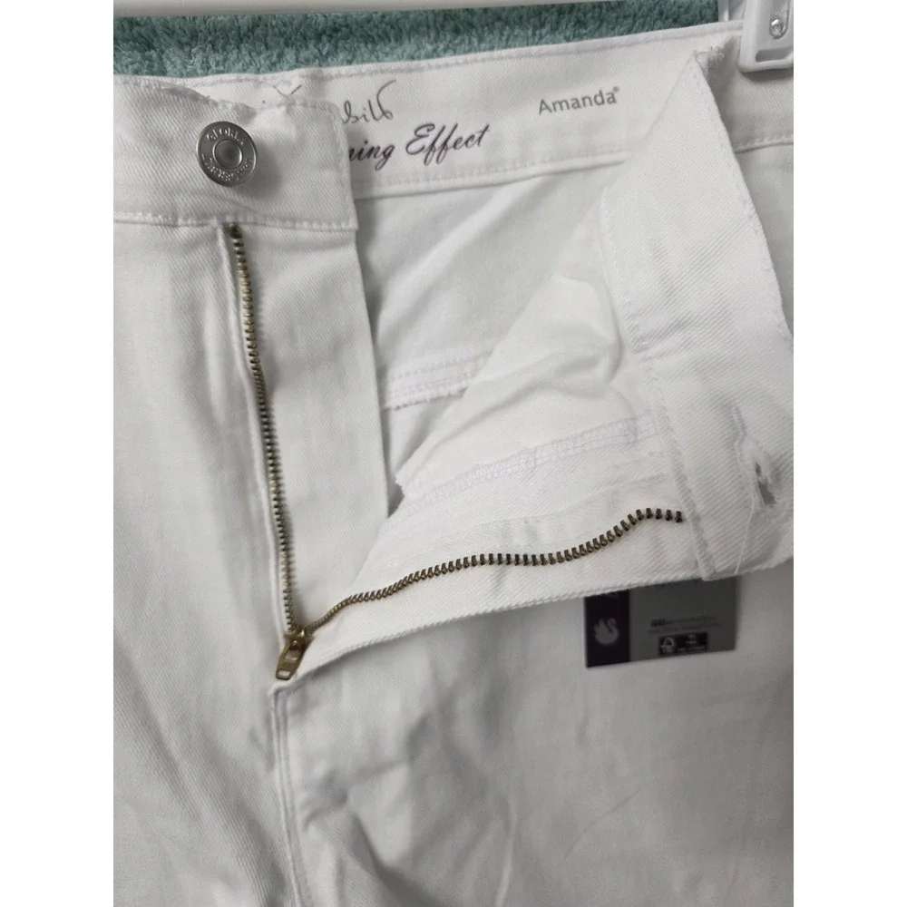 Gloria Vanderbilt product pair